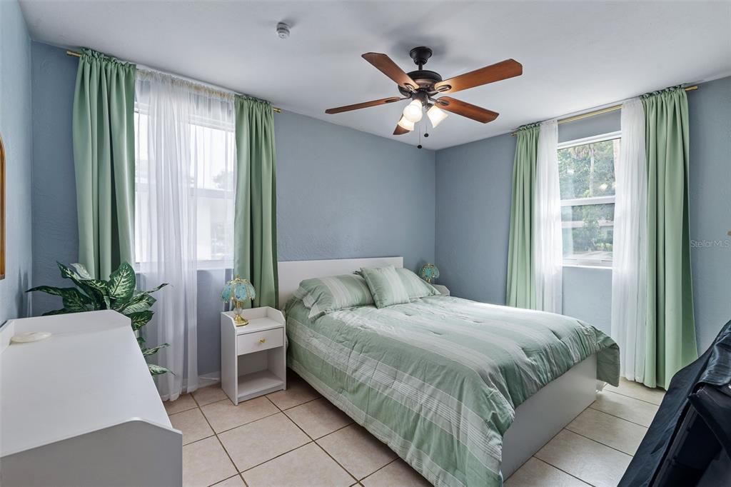 Active With Contract: $315,000 (3 beds, 2 baths, 2148 Square Feet)