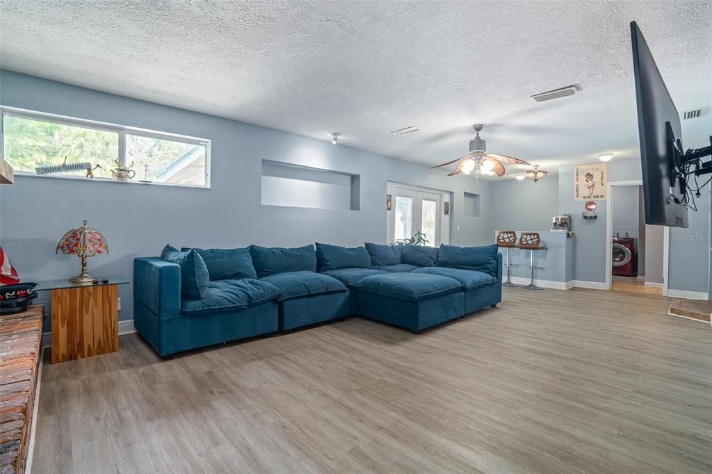 Active With Contract: $315,000 (3 beds, 2 baths, 2148 Square Feet)