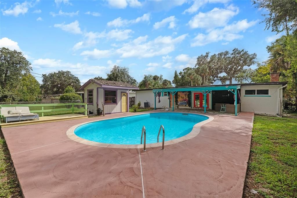 Active With Contract: $315,000 (3 beds, 2 baths, 2148 Square Feet)