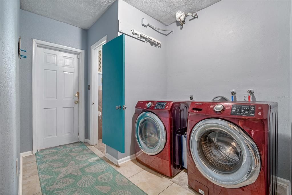 Active With Contract: $315,000 (3 beds, 2 baths, 2148 Square Feet)