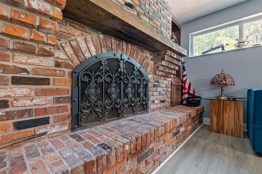 Active With Contract: $315,000 (3 beds, 2 baths, 2148 Square Feet)