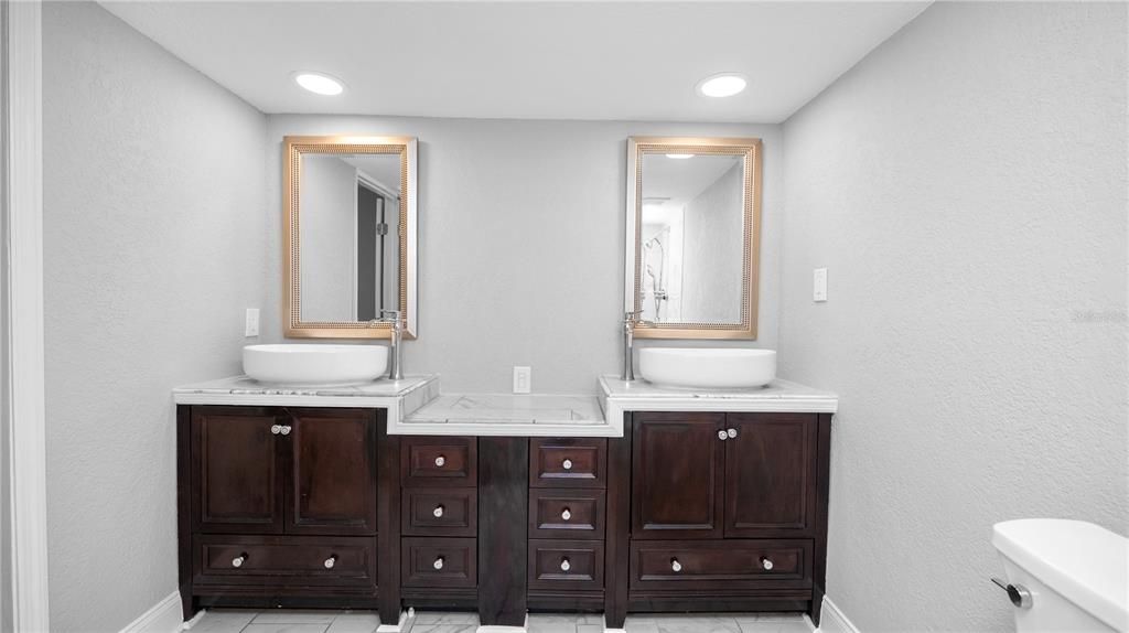 На продажу: $419,950 (5 спален, 3 ванн, 2270 Квадратных фут)