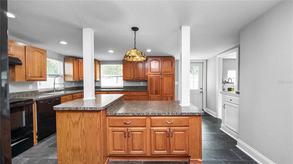 На продажу: $419,950 (5 спален, 3 ванн, 2270 Квадратных фут)