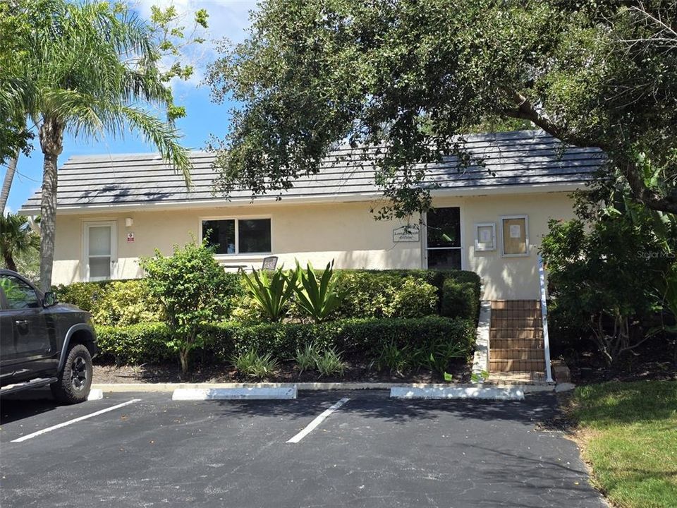 Под контрактом: $895,000 (2 спален, 2 ванн, 1170 Квадратных фут)