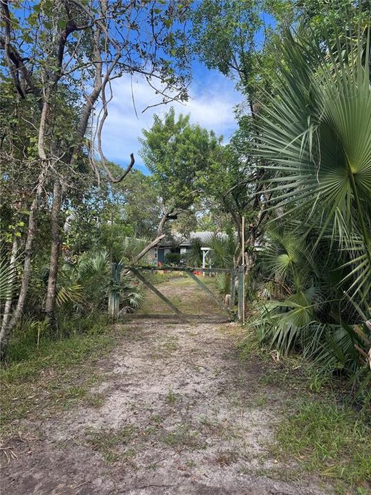 На продажу: $335,000 (2 спален, 1 ванн, 912 Квадратных фут)