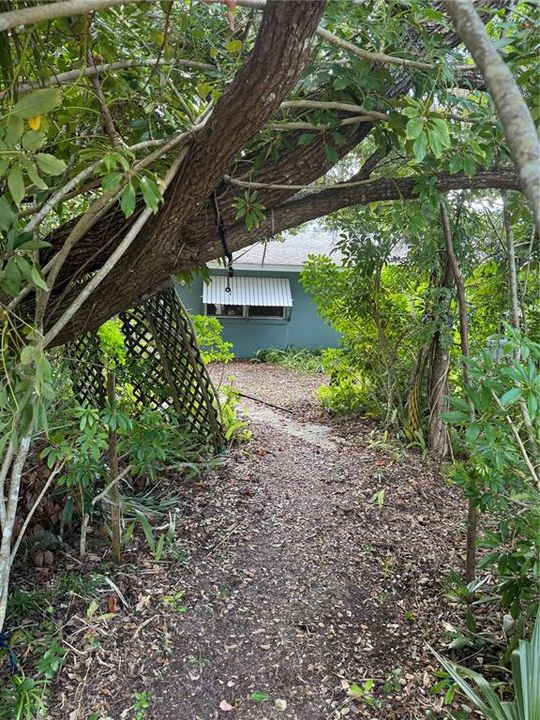 На продажу: $335,000 (2 спален, 1 ванн, 912 Квадратных фут)