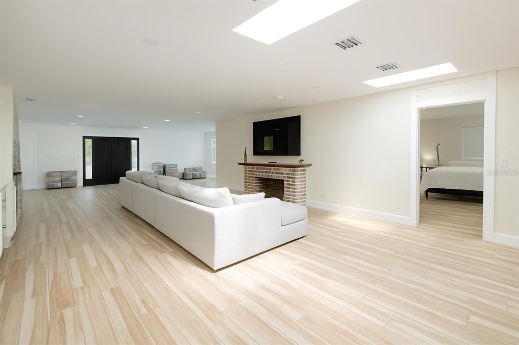 En Venta: $953,000 (5 camas, 5 baños, 2620 Pies cuadrados)