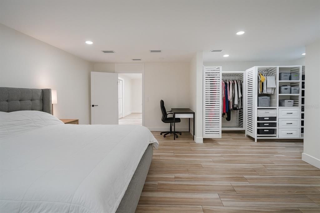 En Venta: $953,000 (5 camas, 5 baños, 2620 Pies cuadrados)