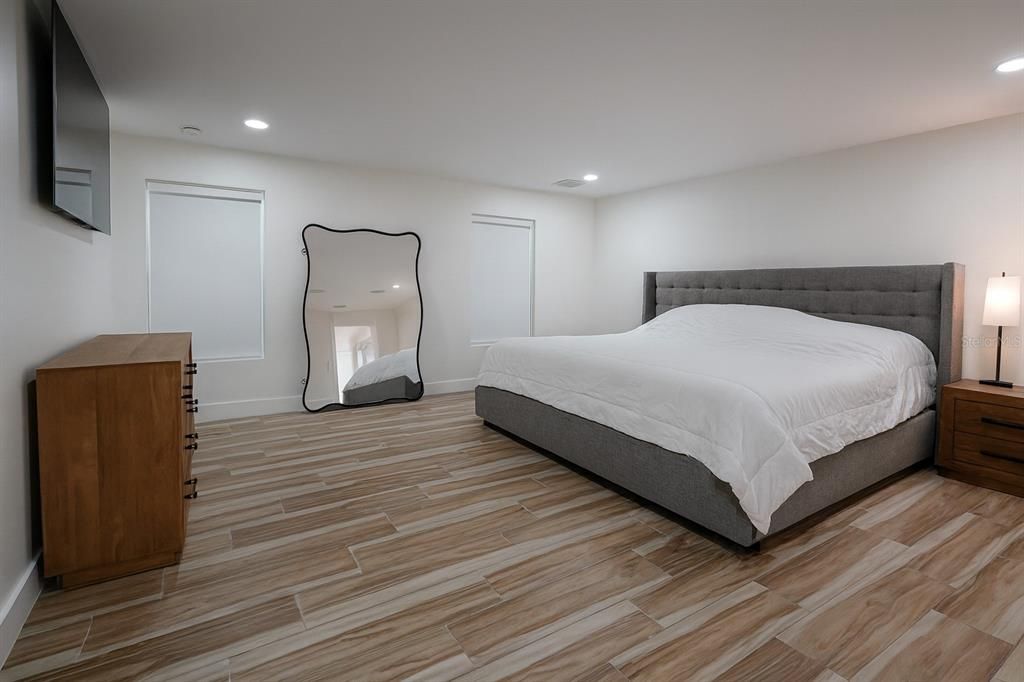 En Venta: $953,000 (5 camas, 5 baños, 2620 Pies cuadrados)