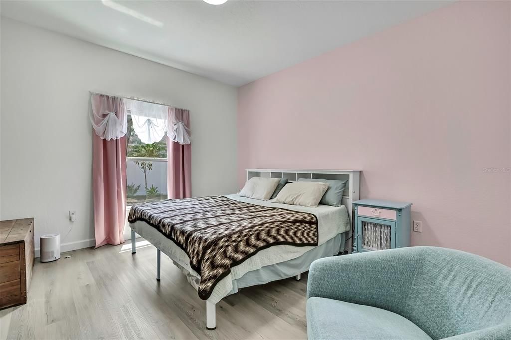 合同活跃: $394,000 (3 贝兹, 2 浴室, 1711 平方英尺)