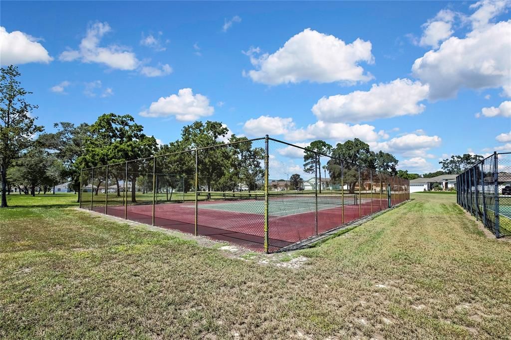 合同活跃: $394,000 (3 贝兹, 2 浴室, 1711 平方英尺)