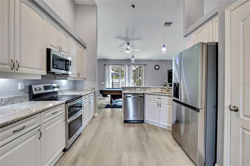 合同活跃: $394,000 (3 贝兹, 2 浴室, 1711 平方英尺)