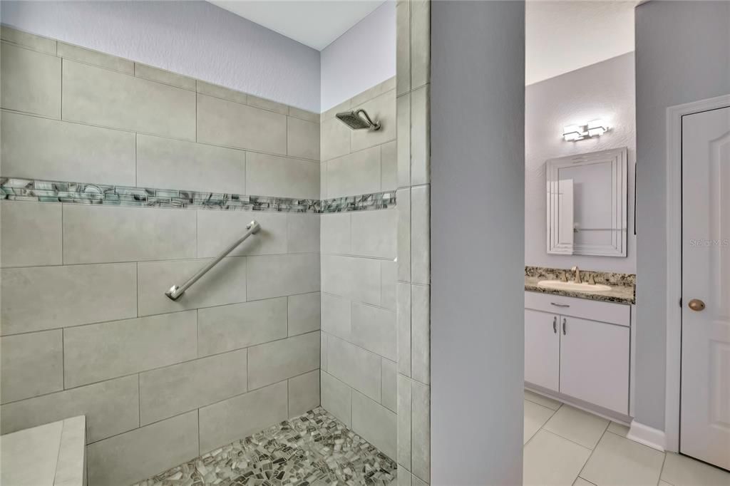 合同活跃: $394,000 (3 贝兹, 2 浴室, 1711 平方英尺)