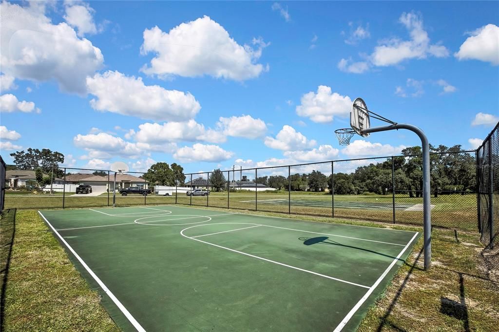 合同活跃: $394,000 (3 贝兹, 2 浴室, 1711 平方英尺)