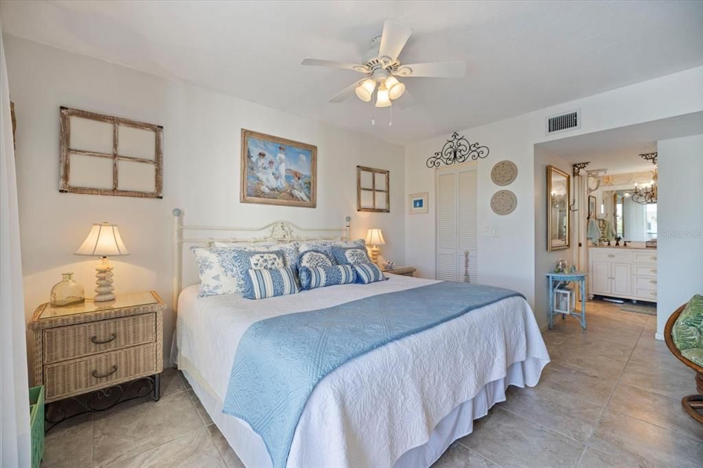 待售: $275,000 (2 贝兹, 2 浴室, 1013 平方英尺)