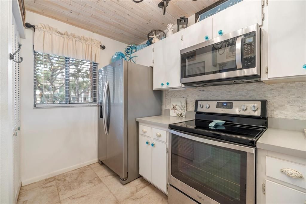 待售: $275,000 (2 贝兹, 2 浴室, 1013 平方英尺)