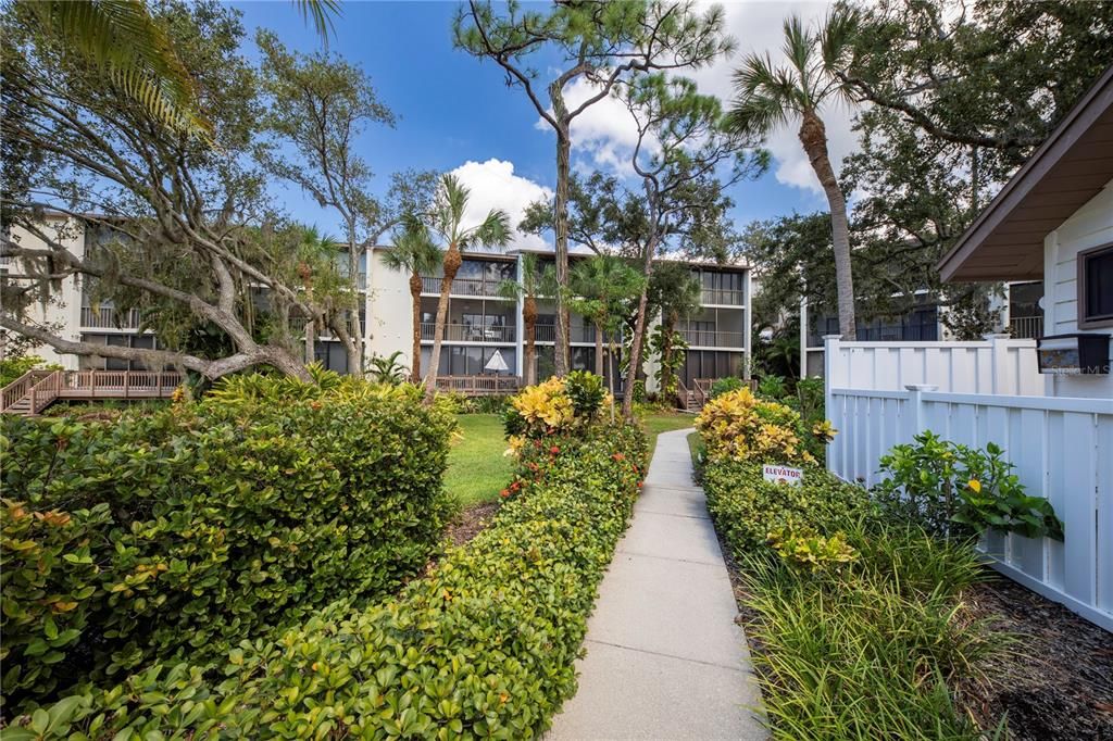 待售: $275,000 (2 贝兹, 2 浴室, 1013 平方英尺)