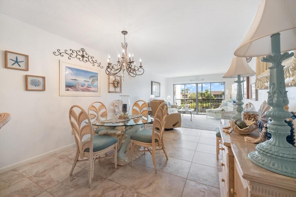 待售: $275,000 (2 贝兹, 2 浴室, 1013 平方英尺)