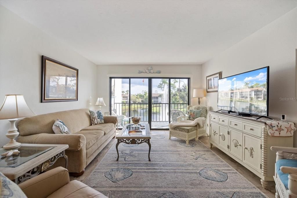 待售: $275,000 (2 贝兹, 2 浴室, 1013 平方英尺)