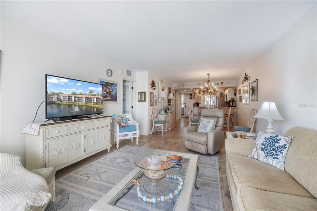 待售: $275,000 (2 贝兹, 2 浴室, 1013 平方英尺)