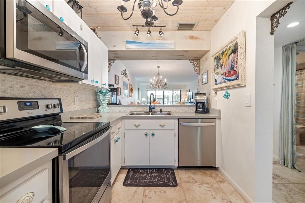 待售: $275,000 (2 贝兹, 2 浴室, 1013 平方英尺)