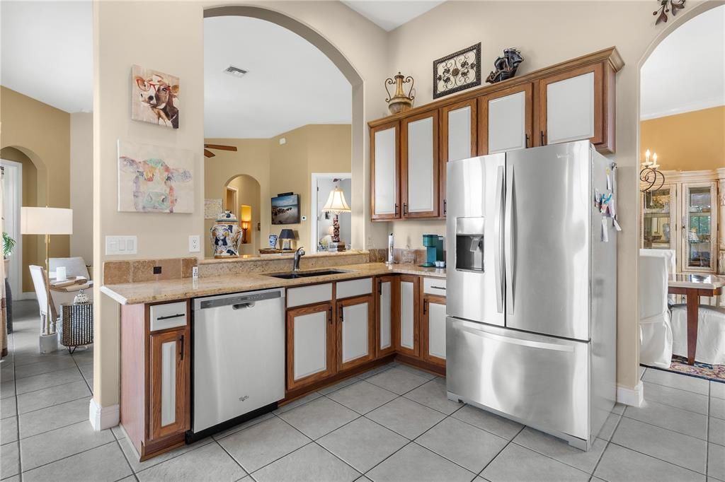 合同活跃: $484,900 (3 贝兹, 2 浴室, 2329 平方英尺)