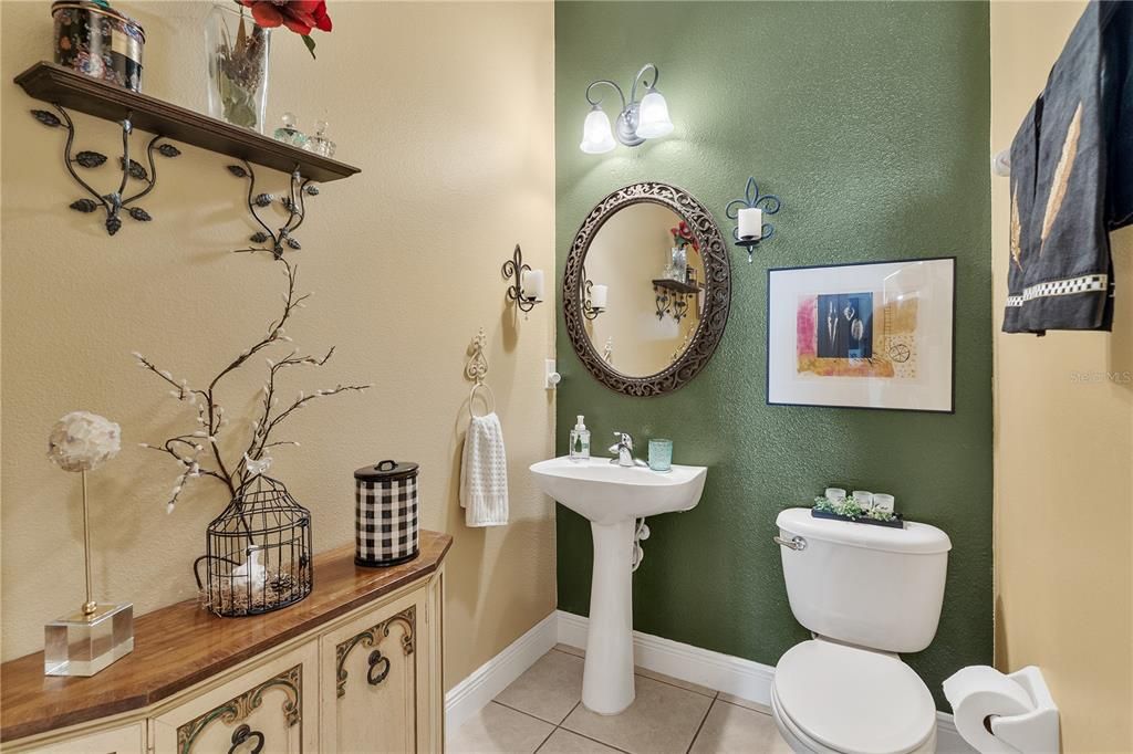 合同活跃: $484,900 (3 贝兹, 2 浴室, 2329 平方英尺)