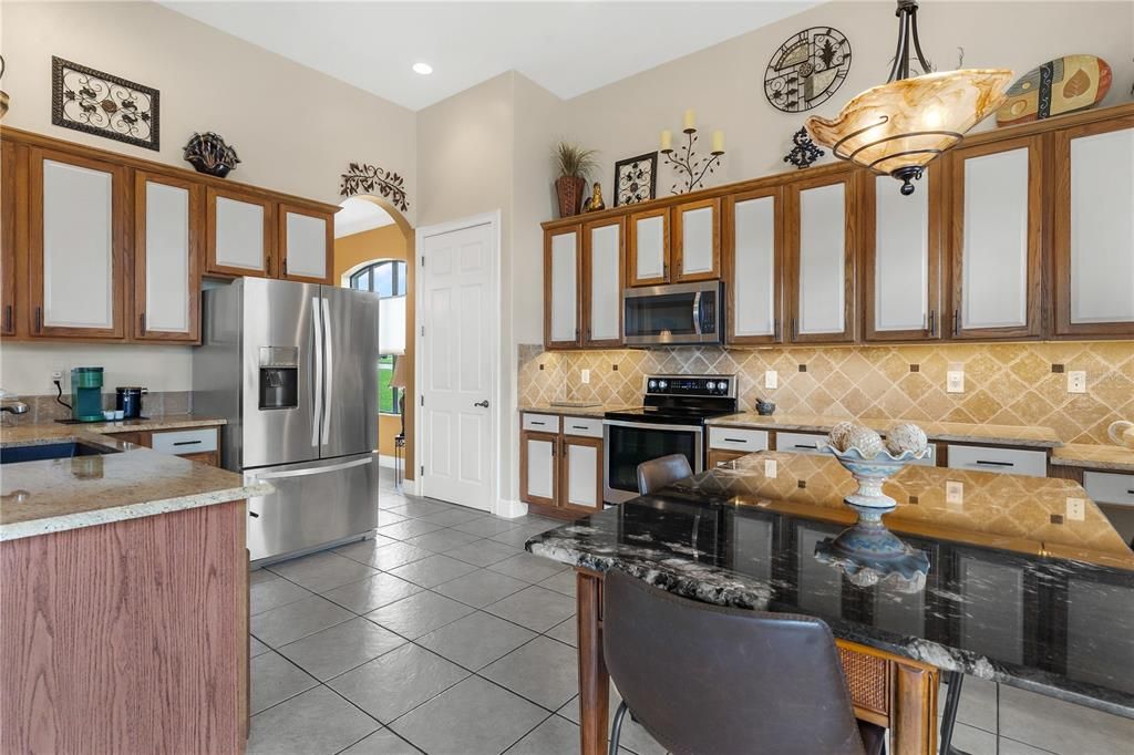 合同活跃: $484,900 (3 贝兹, 2 浴室, 2329 平方英尺)