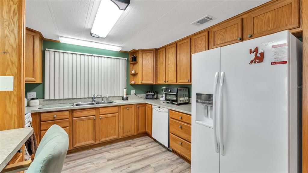 待售: $209,900 (3 贝兹, 2 浴室, 1800 平方英尺)