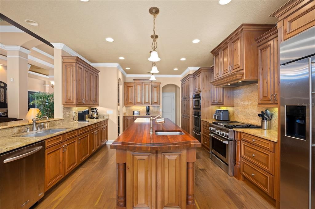 На продажу: $1,325,000 (4 спален, 3 ванн, 4273 Квадратных фут)