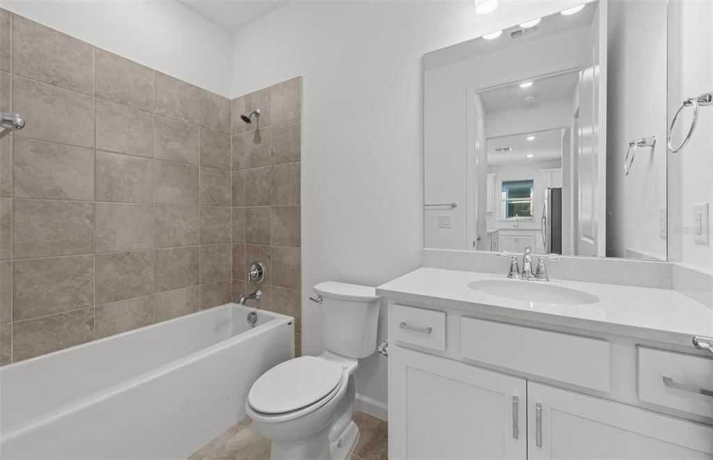 Activo con contrato: $359,620 (2 camas, 2 baños, 1579 Pies cuadrados)