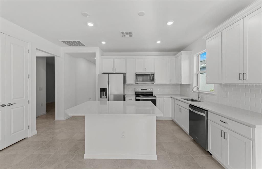 Activo con contrato: $359,620 (2 camas, 2 baños, 1579 Pies cuadrados)