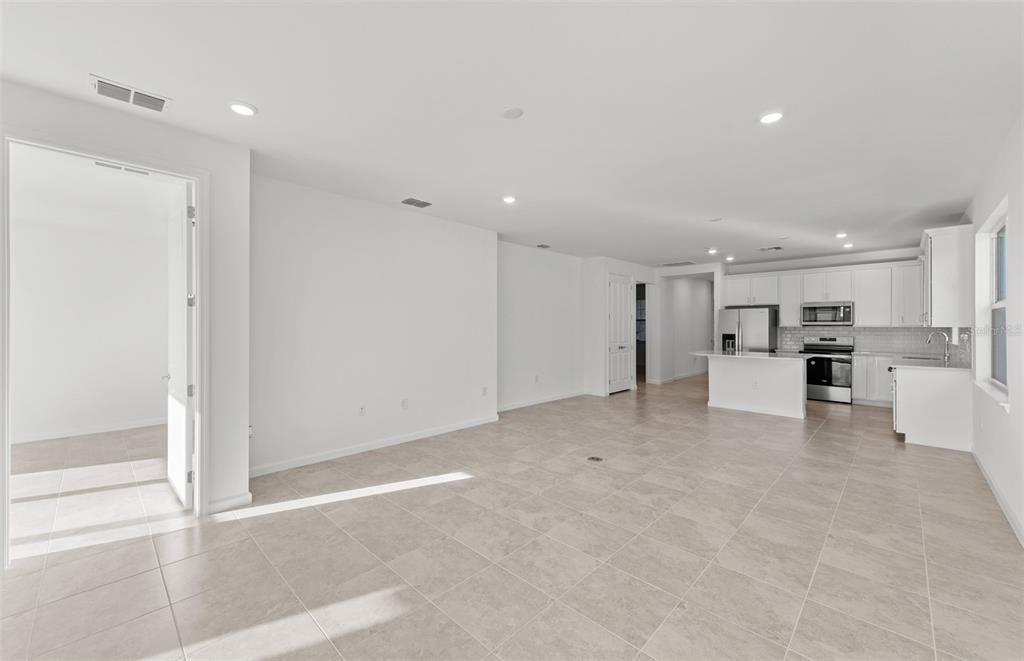 Activo con contrato: $359,620 (2 camas, 2 baños, 1579 Pies cuadrados)