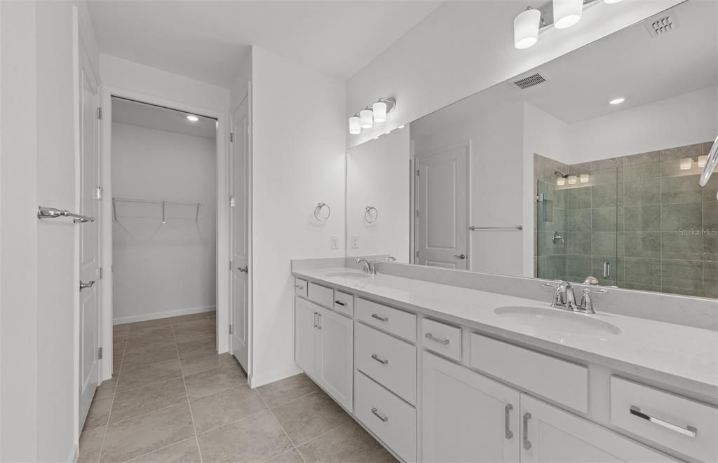 Activo con contrato: $359,620 (2 camas, 2 baños, 1579 Pies cuadrados)