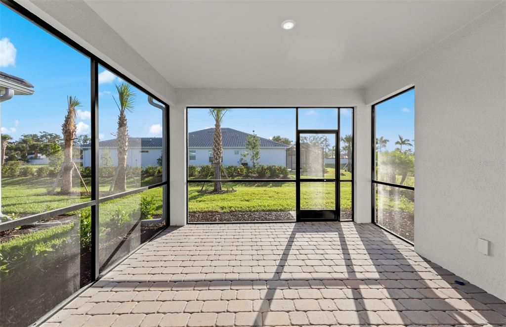 Activo con contrato: $359,620 (2 camas, 2 baños, 1579 Pies cuadrados)