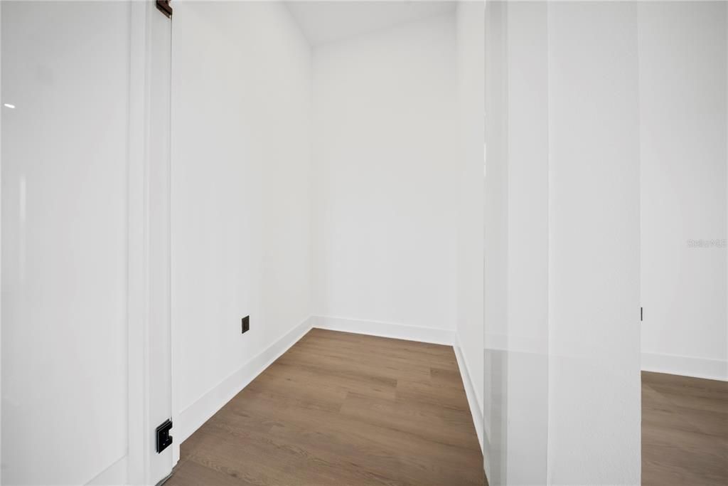 For Sale: $1,297,000 (4 beds, 5 baths, 3526.67 Square Feet)