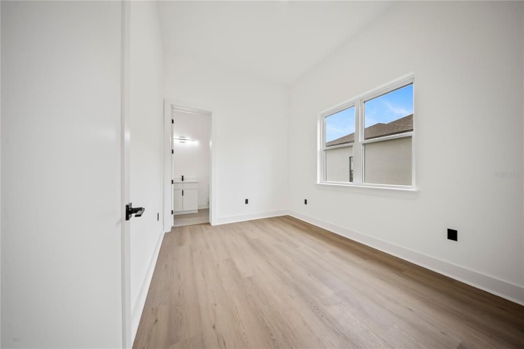 For Sale: $1,297,000 (4 beds, 5 baths, 3526.67 Square Feet)