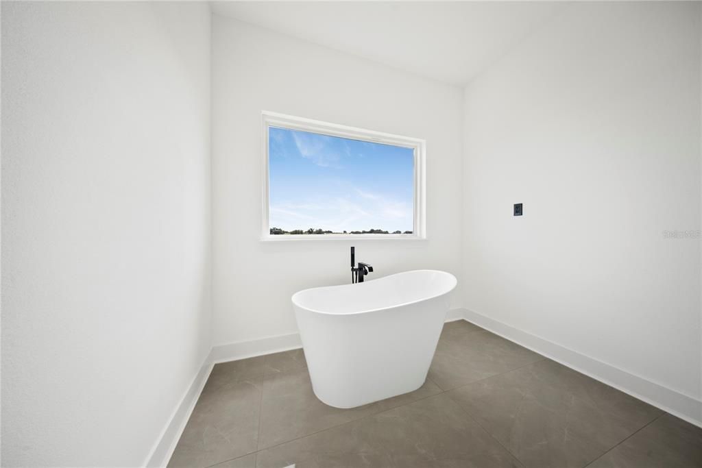 For Sale: $1,297,000 (4 beds, 5 baths, 3526.67 Square Feet)