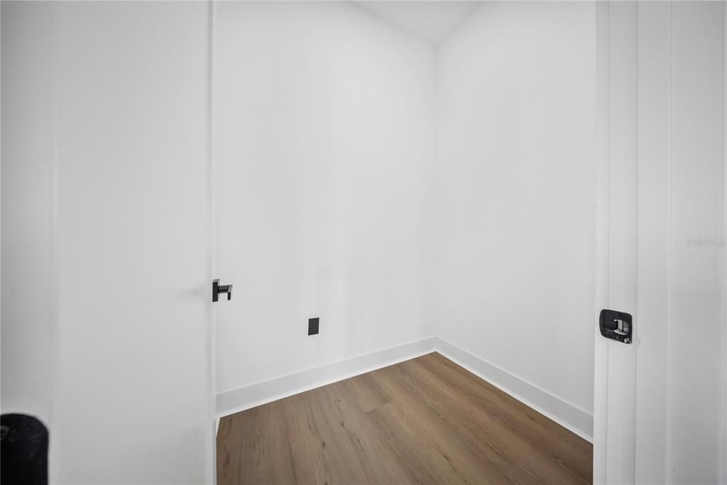 For Sale: $1,297,000 (4 beds, 5 baths, 3526.67 Square Feet)