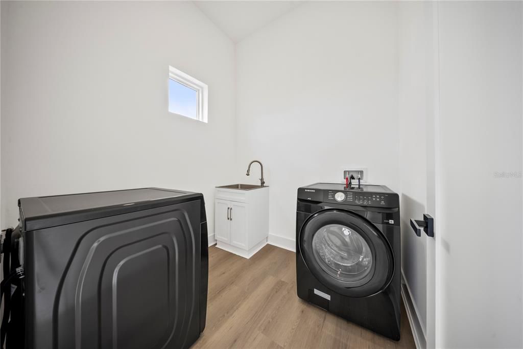 For Sale: $1,297,000 (4 beds, 5 baths, 3526.67 Square Feet)