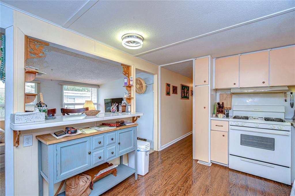 На продажу: $74,900 (3 спален, 1 ванн, 964 Квадратных фут)