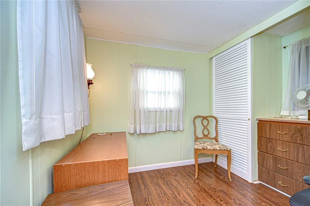 На продажу: $74,900 (3 спален, 1 ванн, 964 Квадратных фут)