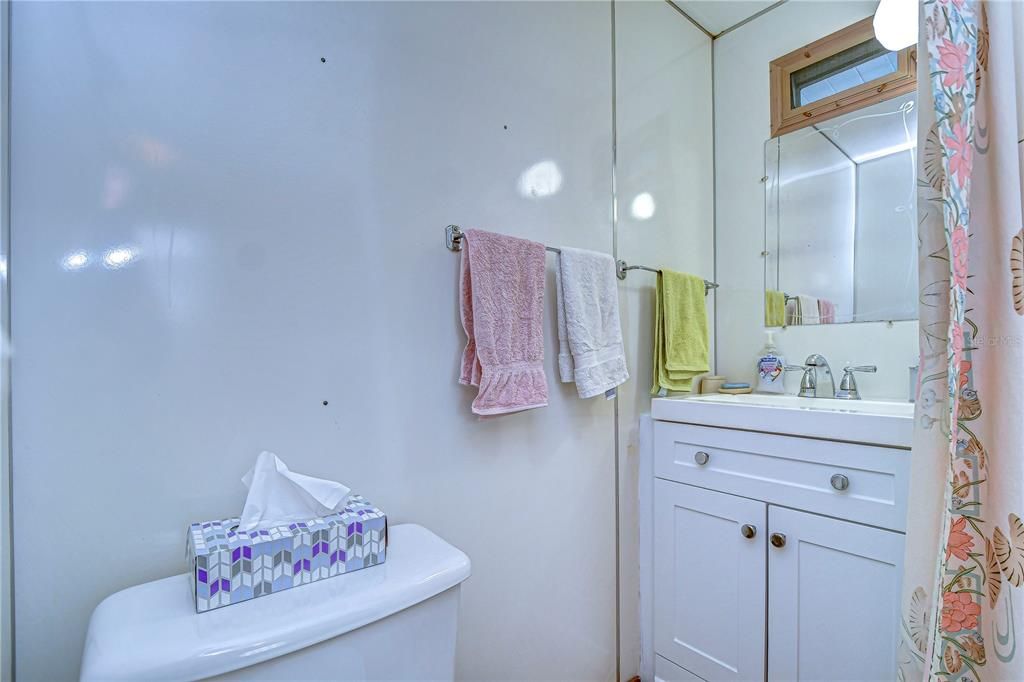 На продажу: $74,900 (3 спален, 1 ванн, 964 Квадратных фут)