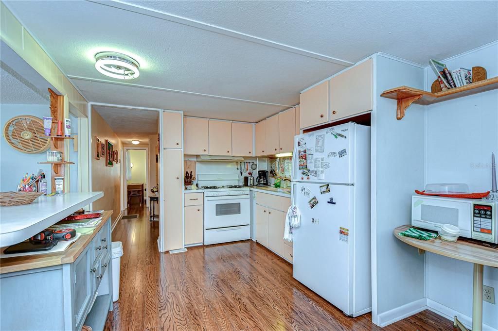 На продажу: $74,900 (3 спален, 1 ванн, 964 Квадратных фут)