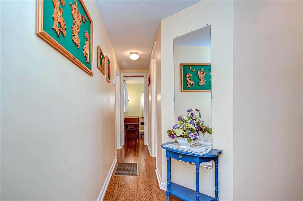 На продажу: $74,900 (3 спален, 1 ванн, 964 Квадратных фут)