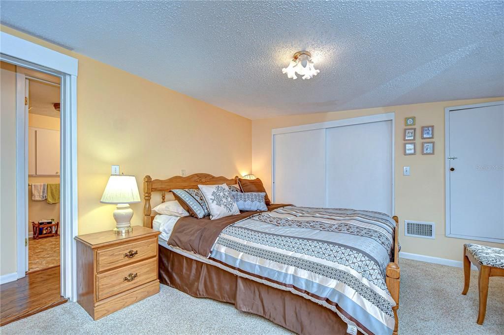 На продажу: $74,900 (3 спален, 1 ванн, 964 Квадратных фут)