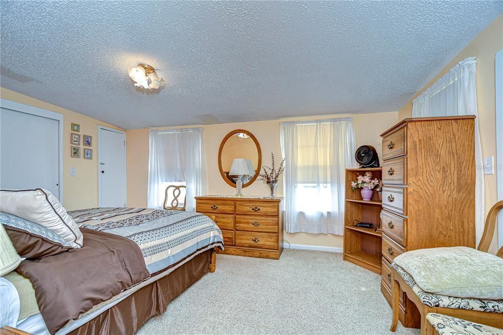 На продажу: $74,900 (3 спален, 1 ванн, 964 Квадратных фут)