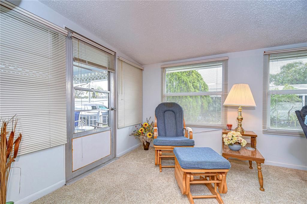 На продажу: $74,900 (3 спален, 1 ванн, 964 Квадратных фут)