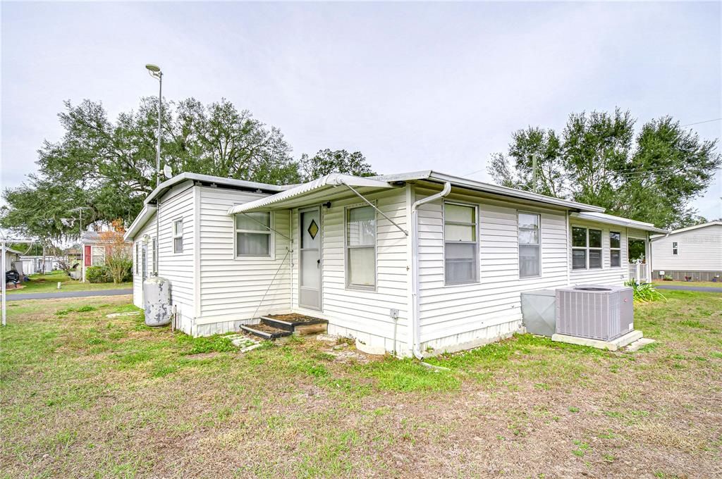 На продажу: $74,900 (3 спален, 1 ванн, 964 Квадратных фут)