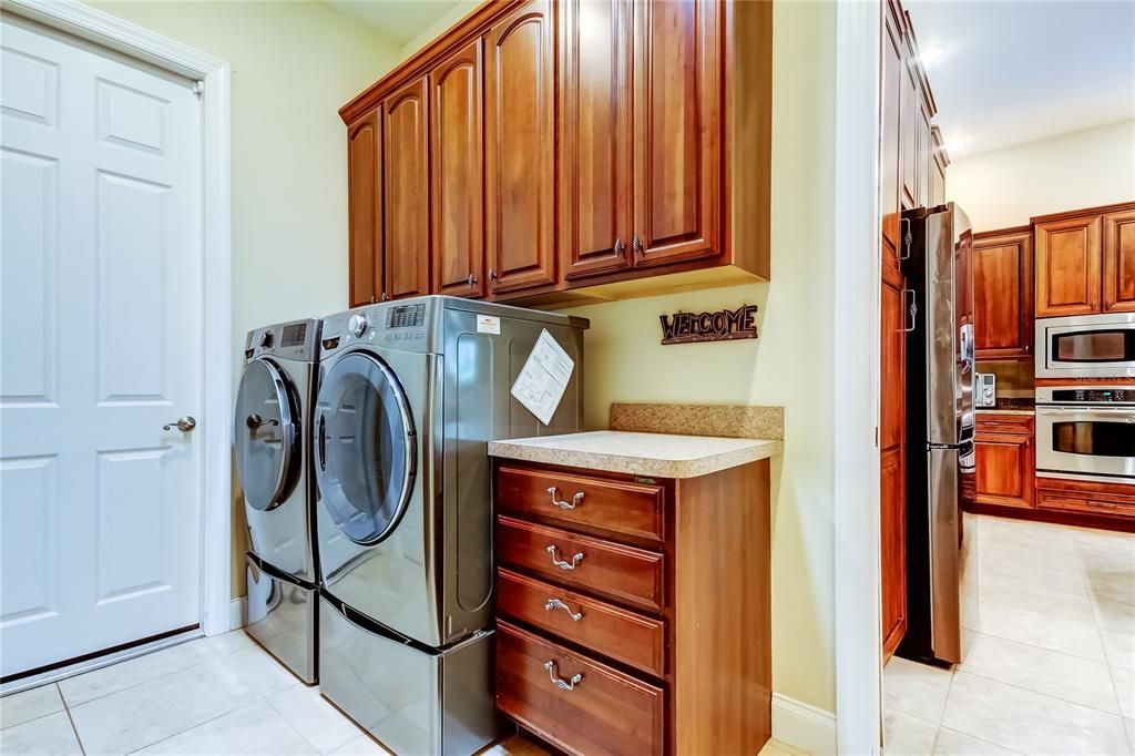 En Venta: $845,000 (3 camas, 3 baños, 3111 Pies cuadrados)